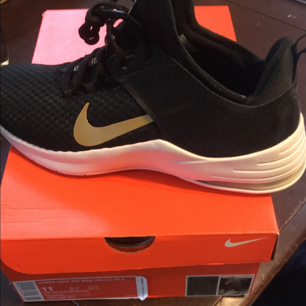 Size 11 Bella woman Nike AirMax